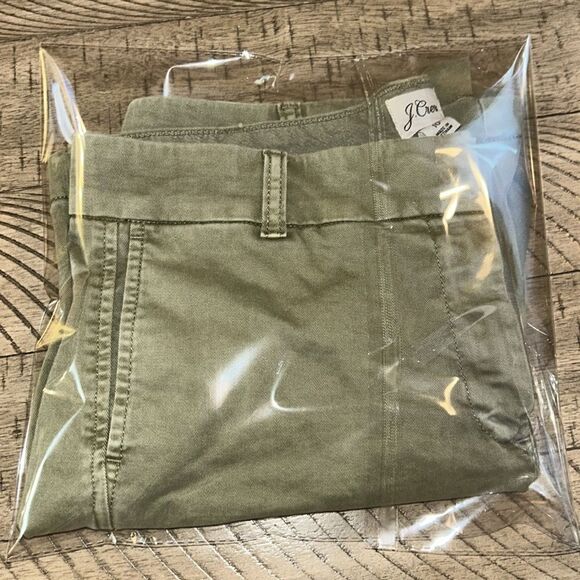 J Crew Travel 🧳 Shorts 🩳 4 Pockets for your gear ⚙️💴💳💄Sanitized & sealed! - Picture 17 of 17